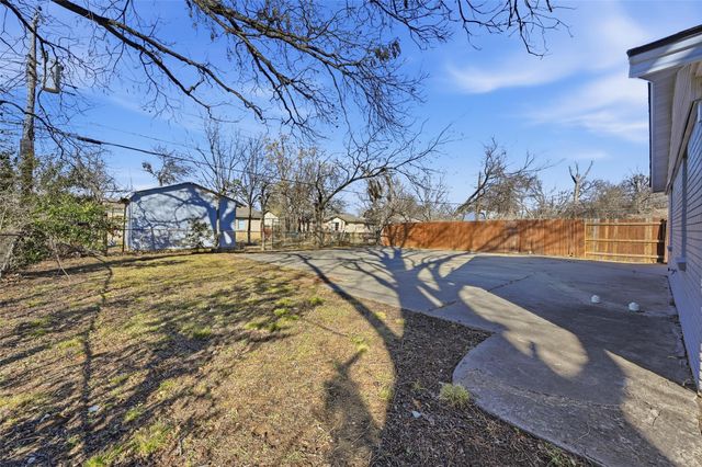 601 W Cedar Street, Arlington, TX 76011