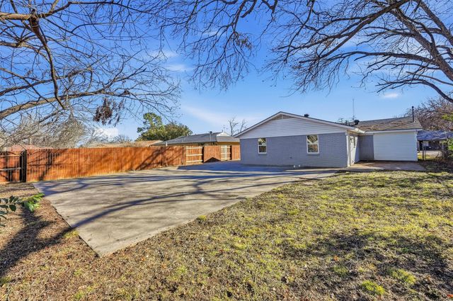 601 W Cedar Street, Arlington, TX 76011