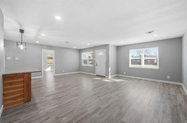 601 W Cedar Street, Arlington, TX 76011