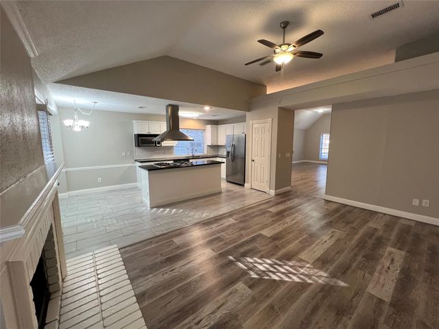 187 Sandpebble Drive, The Woodlands, TX 77381