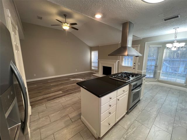 187 Sandpebble Drive, The Woodlands, TX 77381