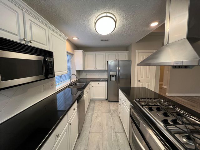 187 Sandpebble Drive, The Woodlands, TX 77381