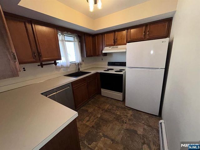 168 Diamond Bridge Avenue 1, Hawthorne, NJ 07506