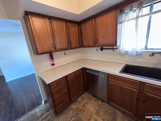 168 Diamond Bridge Avenue 1, Hawthorne, NJ 07506