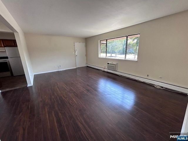 168 Diamond Bridge Avenue 1, Hawthorne, NJ 07506