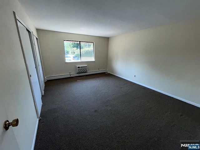 168 Diamond Bridge Avenue 1, Hawthorne, NJ 07506