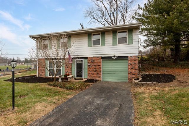 915 Trianon Lane, Unincorporated, MO 63011