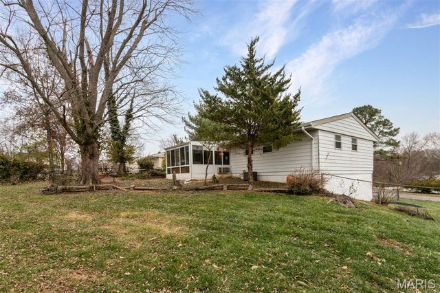 915 Trianon Lane, Unincorporated, MO 63011