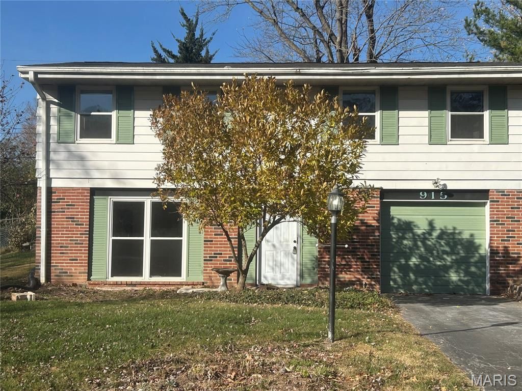 915 Trianon Lane, Unincorporated, MO 63011