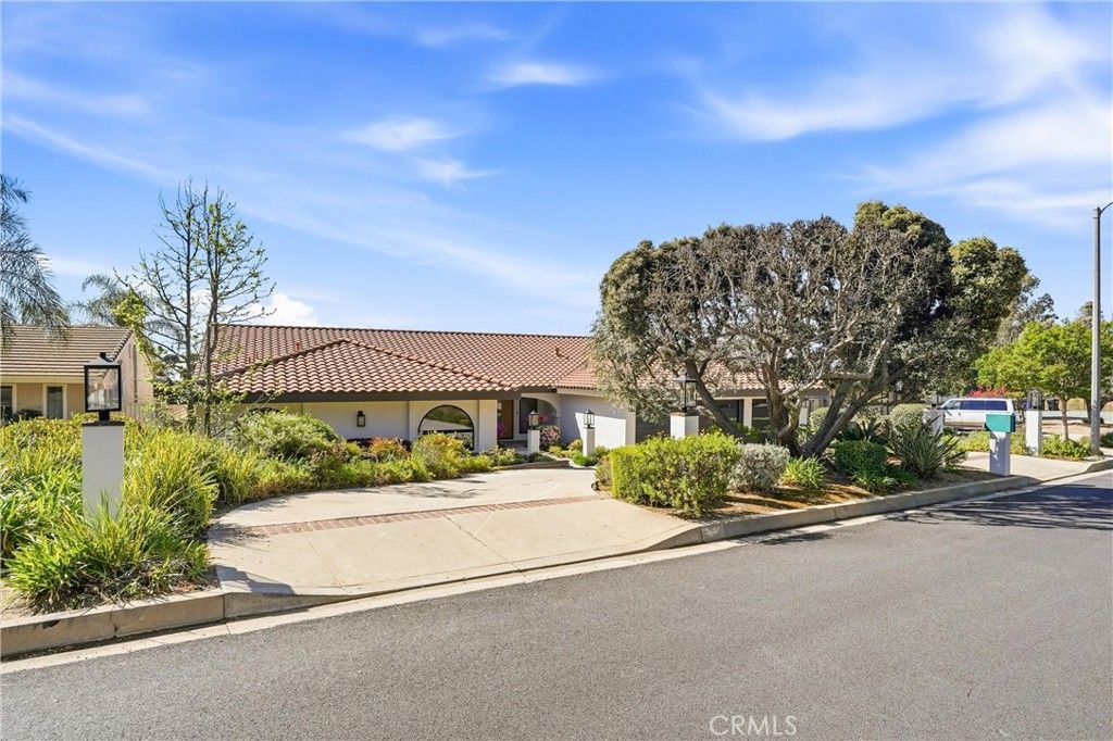 Image 2 of property listing at 2532 E Vista Drive, Upland, CA 91784