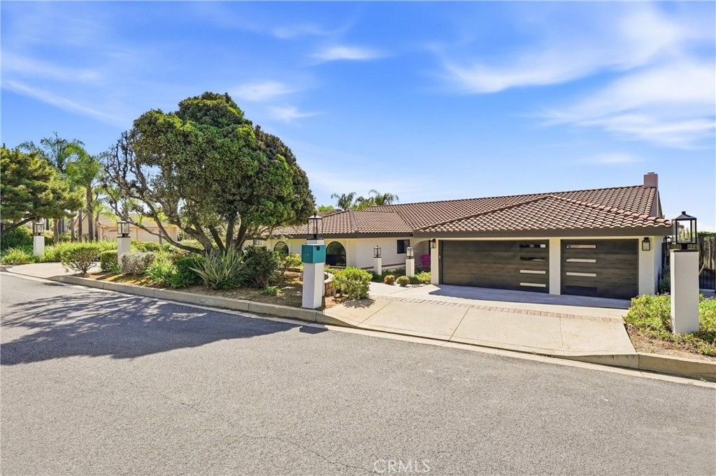 Image 3 of property listing at 2532 E Vista Drive, Upland, CA 91784