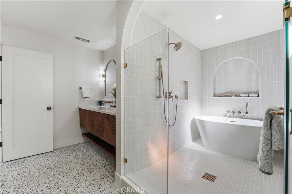 Image 34 of property listing at 2532 E Vista Drive, Upland, CA 91784