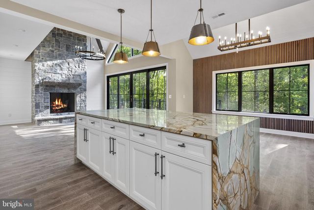 443 MOUNTAINWOODS DR, Lake Harmony, PA 18624