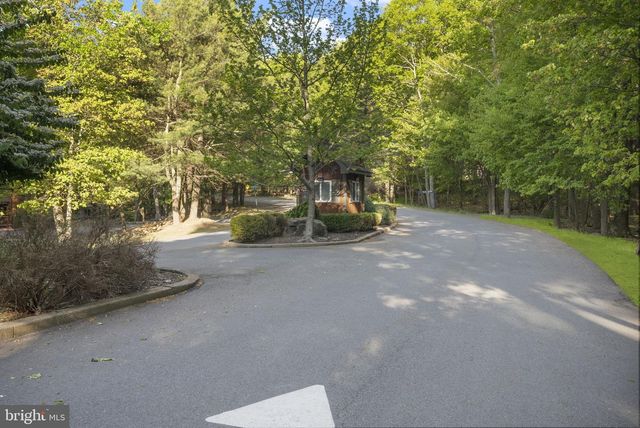 443 MOUNTAINWOODS DR, Lake Harmony, PA 18624