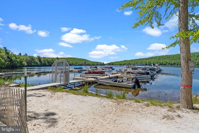 443 MOUNTAINWOODS DR, Lake Harmony, PA 18624