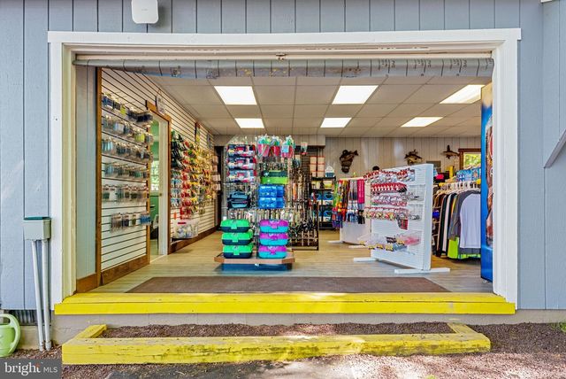 443 MOUNTAINWOODS DR, Lake Harmony, PA 18624