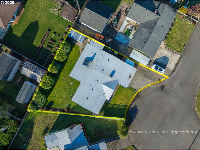 2360 HIGH St, Reedsport, OR 97467