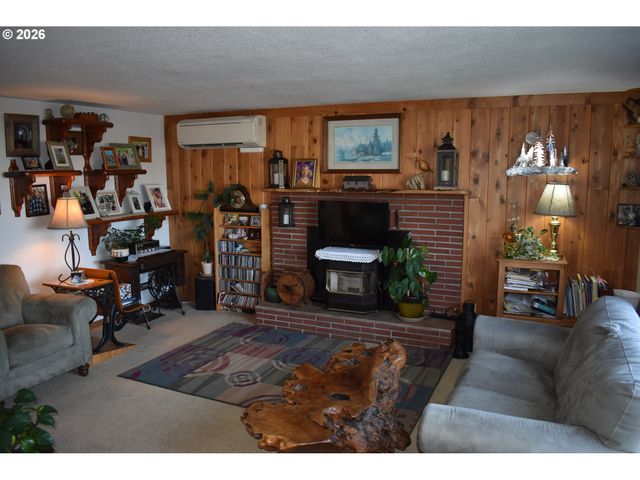 2360 HIGH St, Reedsport, OR 97467