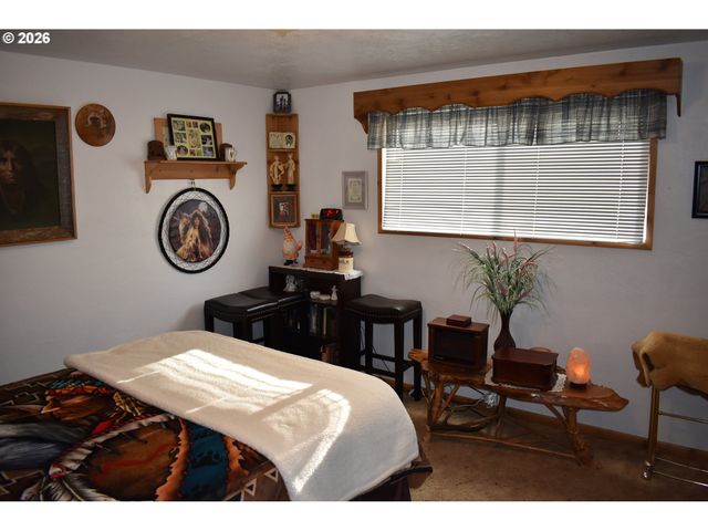 2360 HIGH St, Reedsport, OR 97467