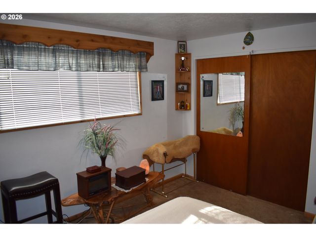 2360 HIGH St, Reedsport, OR 97467