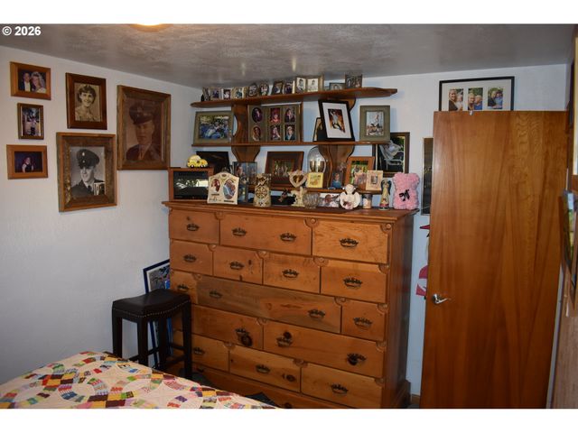 2360 HIGH St, Reedsport, OR 97467