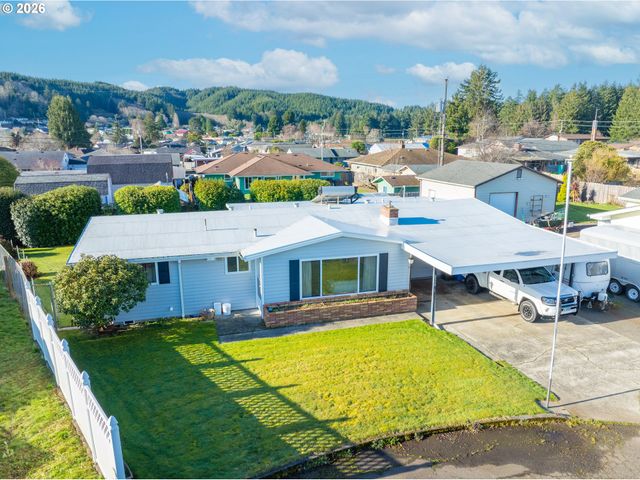 2360 HIGH St, Reedsport, OR 97467