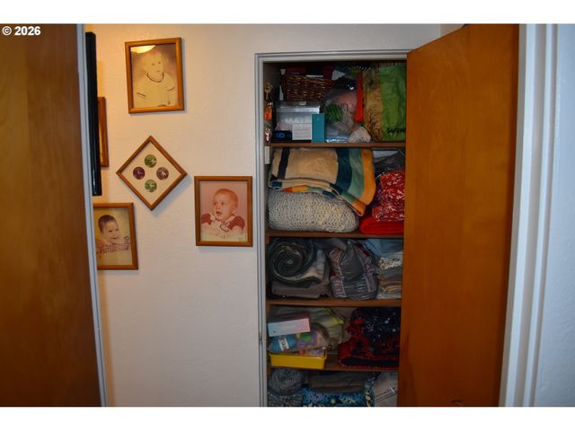 2360 HIGH St, Reedsport, OR 97467