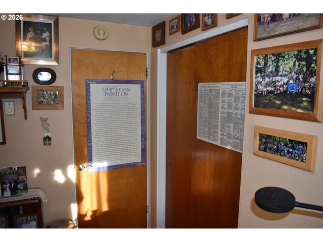 2360 HIGH St, Reedsport, OR 97467