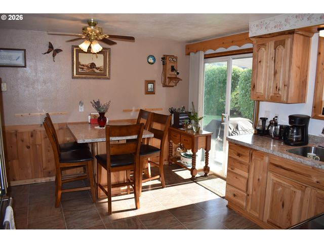 2360 HIGH St, Reedsport, OR 97467