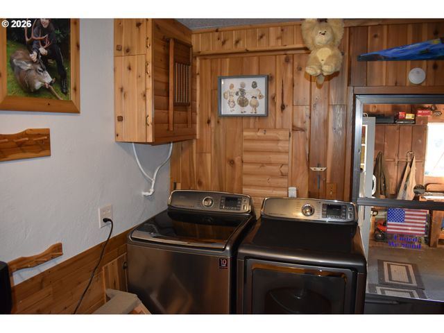 2360 HIGH St, Reedsport, OR 97467