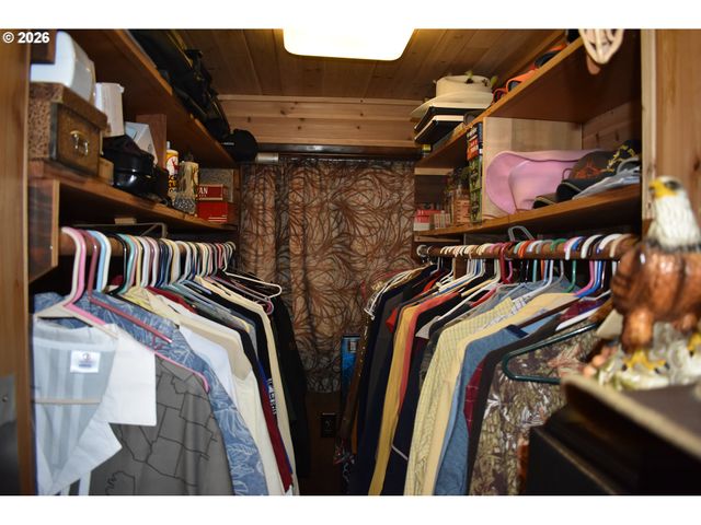 2360 HIGH St, Reedsport, OR 97467