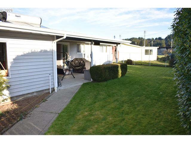 2360 HIGH St, Reedsport, OR 97467