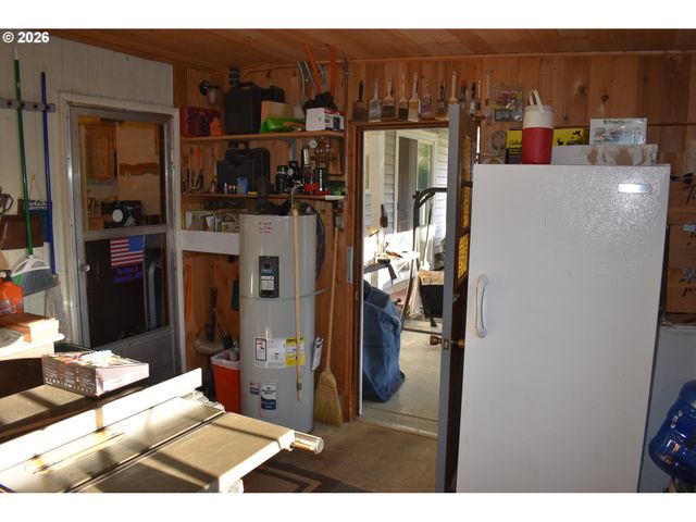 2360 HIGH St, Reedsport, OR 97467