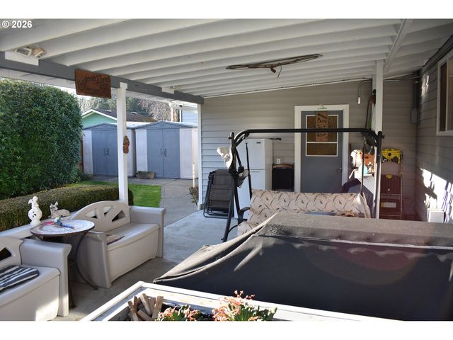 2360 HIGH St, Reedsport, OR 97467