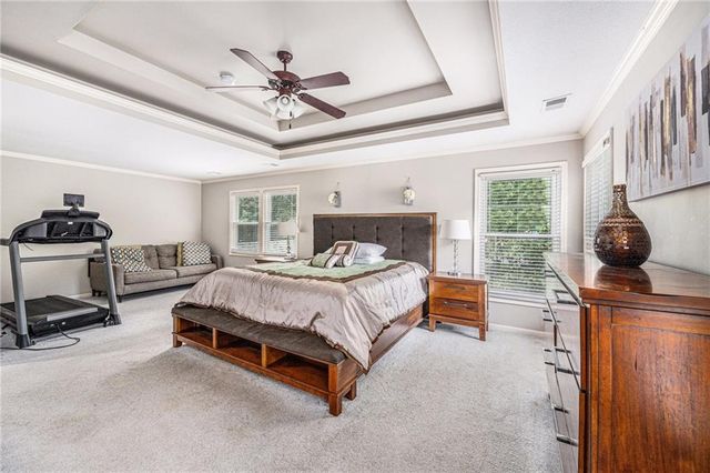 7325 OAKVIEW Street, Shawnee, KS 66216