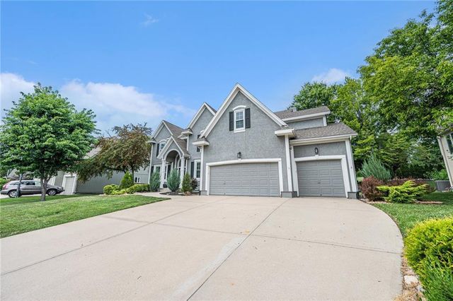 7325 OAKVIEW Street, Shawnee, KS 66216