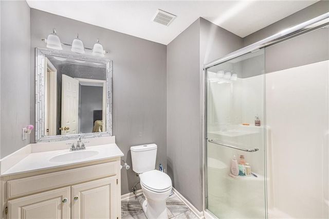 7325 OAKVIEW Street, Shawnee, KS 66216