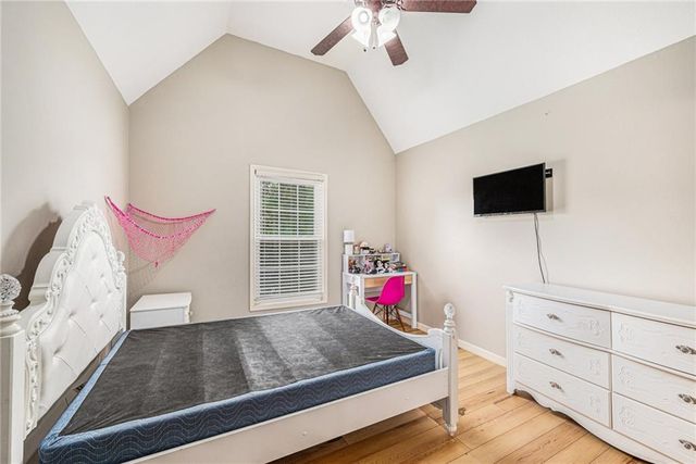 7325 OAKVIEW Street, Shawnee, KS 66216