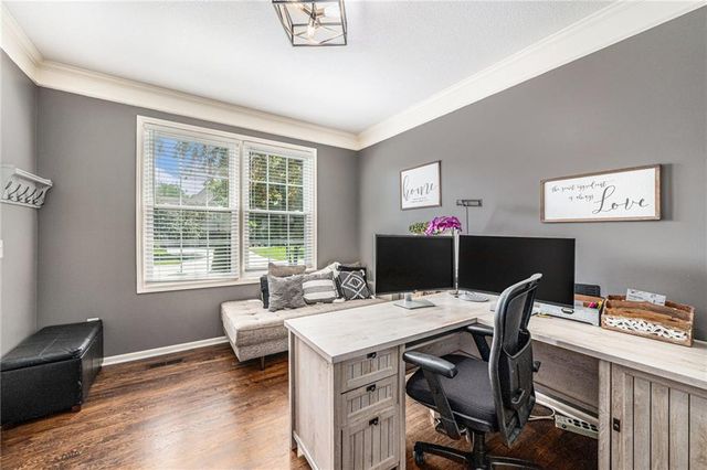 7325 OAKVIEW Street, Shawnee, KS 66216