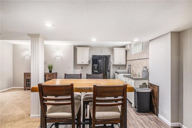 7325 OAKVIEW Street, Shawnee, KS 66216