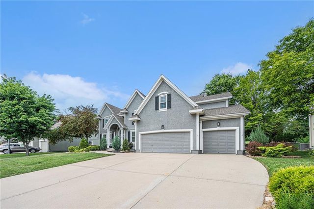 7325 OAKVIEW Street, Shawnee, KS 66216