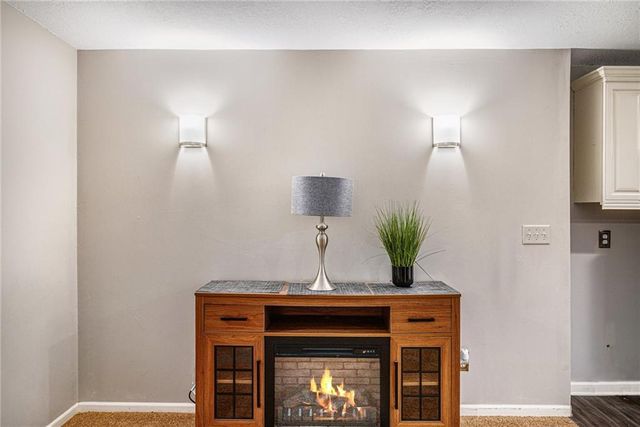 7325 OAKVIEW Street, Shawnee, KS 66216