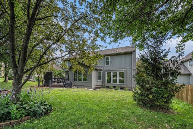 7325 OAKVIEW Street, Shawnee, KS 66216