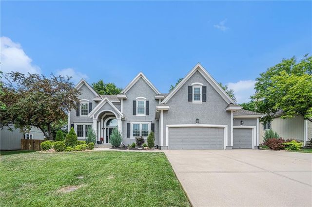 7325 OAKVIEW Street, Shawnee, KS 66216