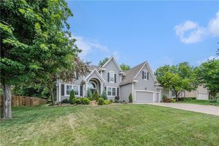 7325 OAKVIEW Street, Shawnee, KS 66216