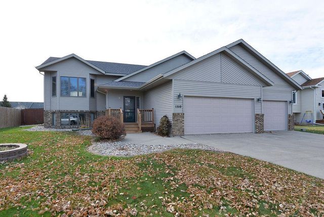 1510 57th Avenue S, Fargo, ND 58104