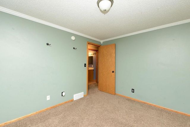 1510 57th Avenue S, Fargo, ND 58104