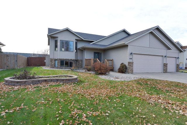 1510 57th Avenue S, Fargo, ND 58104