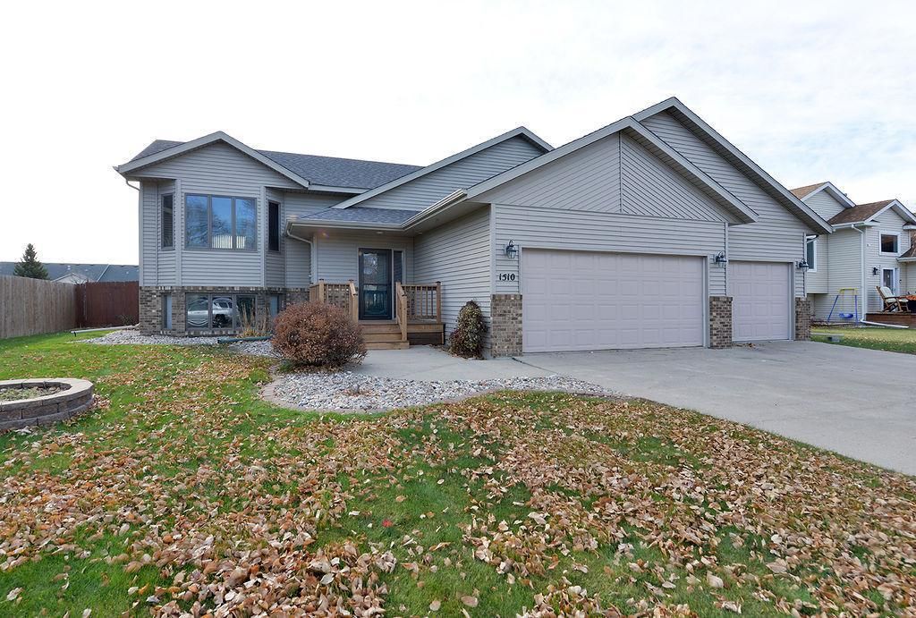 1510 57th Avenue S, Fargo, ND 58104