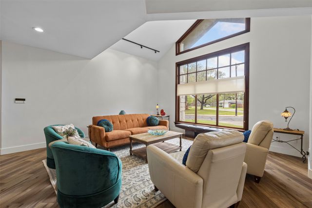 3371 Regent Drive, Dallas, TX 75229